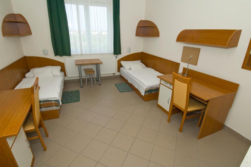 Károly Róbert Diákhotel Gyöngyös Quarto foto