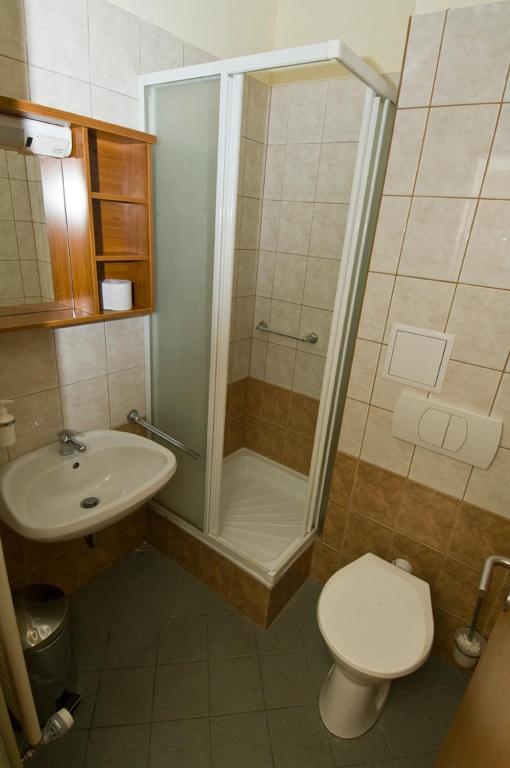 Károly Róbert Diákhotel Gyöngyös Quarto foto