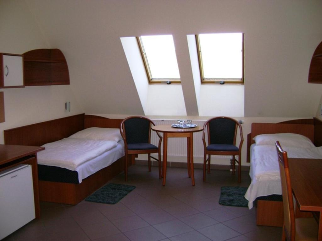 Károly Róbert Diákhotel Gyöngyös Quarto foto